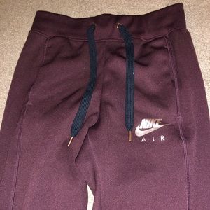 Burgundy Nike sweats!